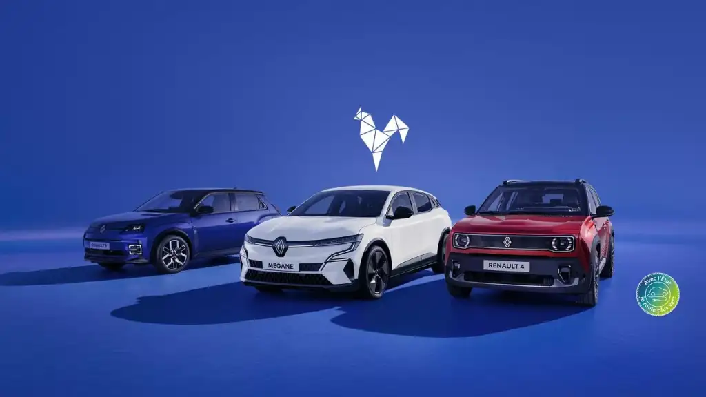 Renault 5, Megane et Renault 4 électriques sur fond bleu avec logo coq blanc. Avec l'État je roule plus vert.